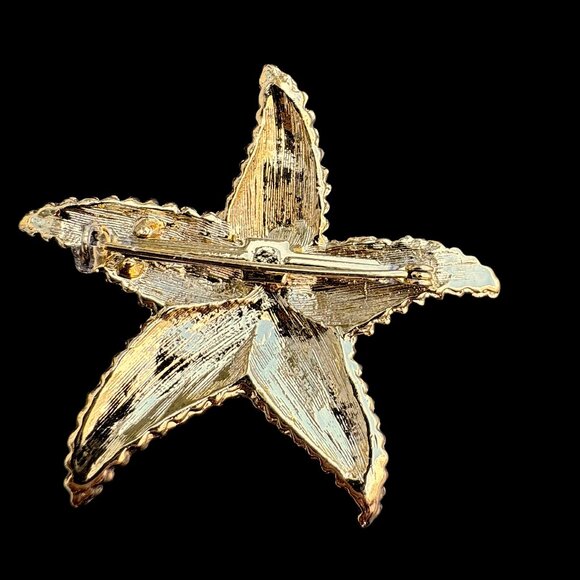 Vintage Gold Tone Starfish Brooch Pin Relief Details Costume Jewelry - Picture 2 of 5